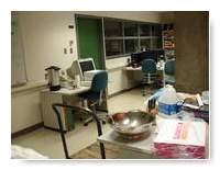 beignes et préparation du café au lab