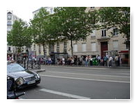 attente du bus boulevard Diderot