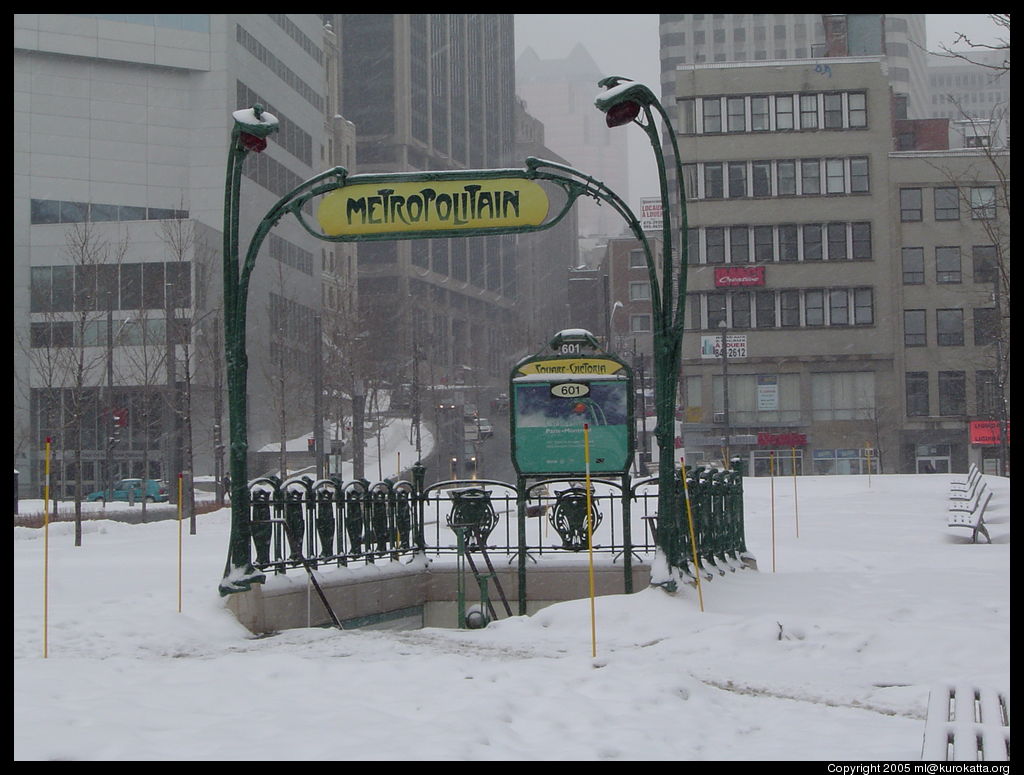 métro Square-Victoria