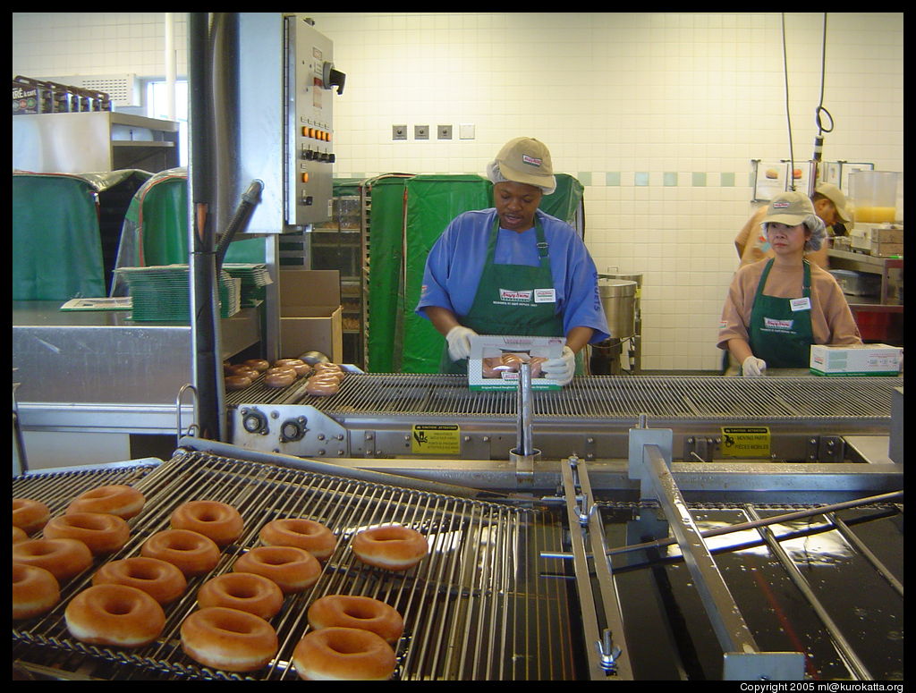 donuts frais, juste sortis de l'huile