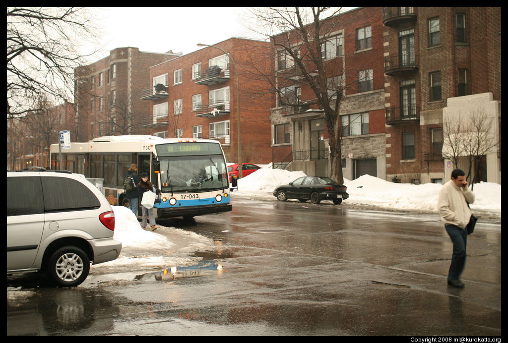 bus 51 sur Édouard-Montpetit