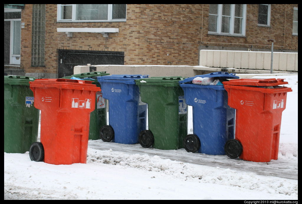 assortiment de poubelles