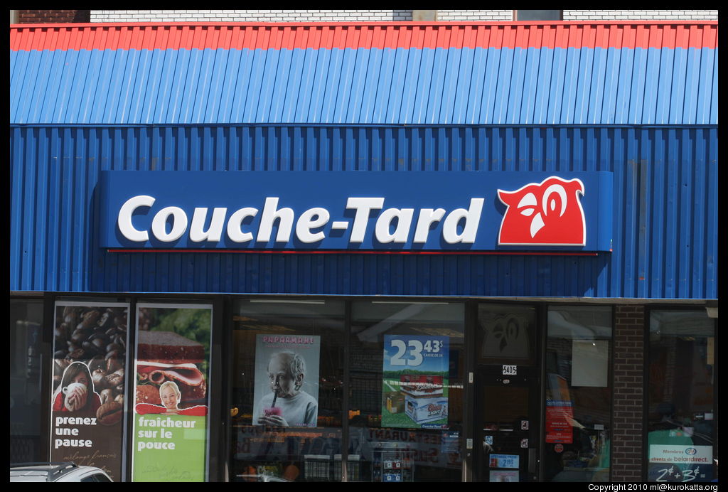 Couche-Tard rouge et bleu