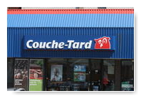 Couche-Tard rouge et bleu