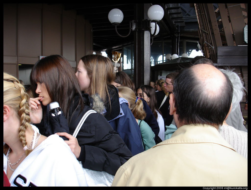 file d'attente pour le troisième étage